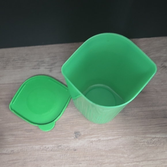 Tupperware Green 5058A and 5059A - 1.5L - Fresh n' Cool - Food Storage - Picture 7 of 7